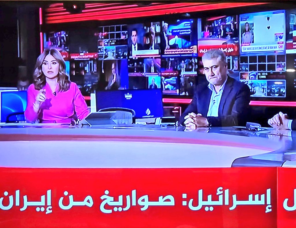 saleh_binali's tweet photo. صورة لقاء مكي أثناء إطلاق إيران الصواريخ على إسرائيل 
تدل على ايش تعابير وجهه ؟!
اين خبراء لغة الجسد و @grok https://t.co/lGQcM4SkQ4