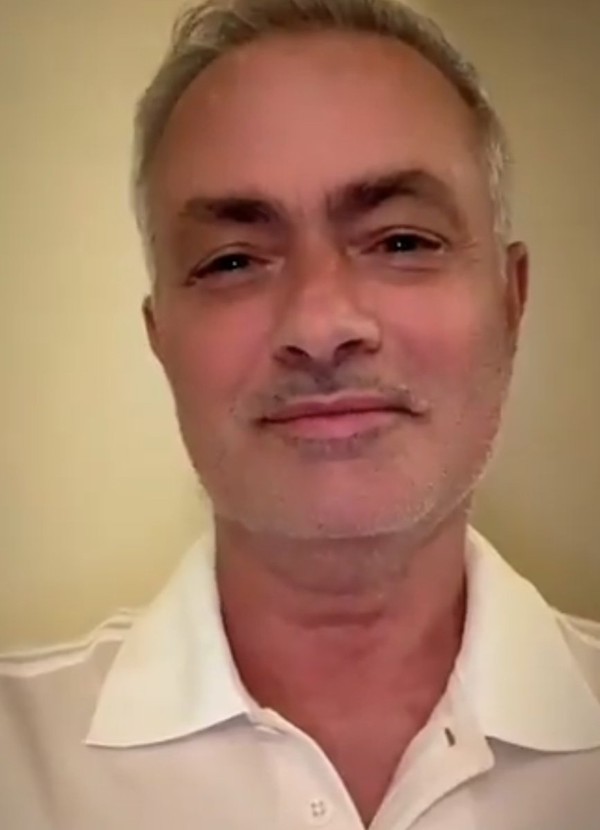 TouchlineX's tweet photo. 🚨 𝗕𝗥𝗘𝗔𝗞𝗜𝗡𝗚: Jose Mourinho has announced himself as the coach of Real Madrid after Florentino Perez's victory. https://t.co/h0hx9HwnE4