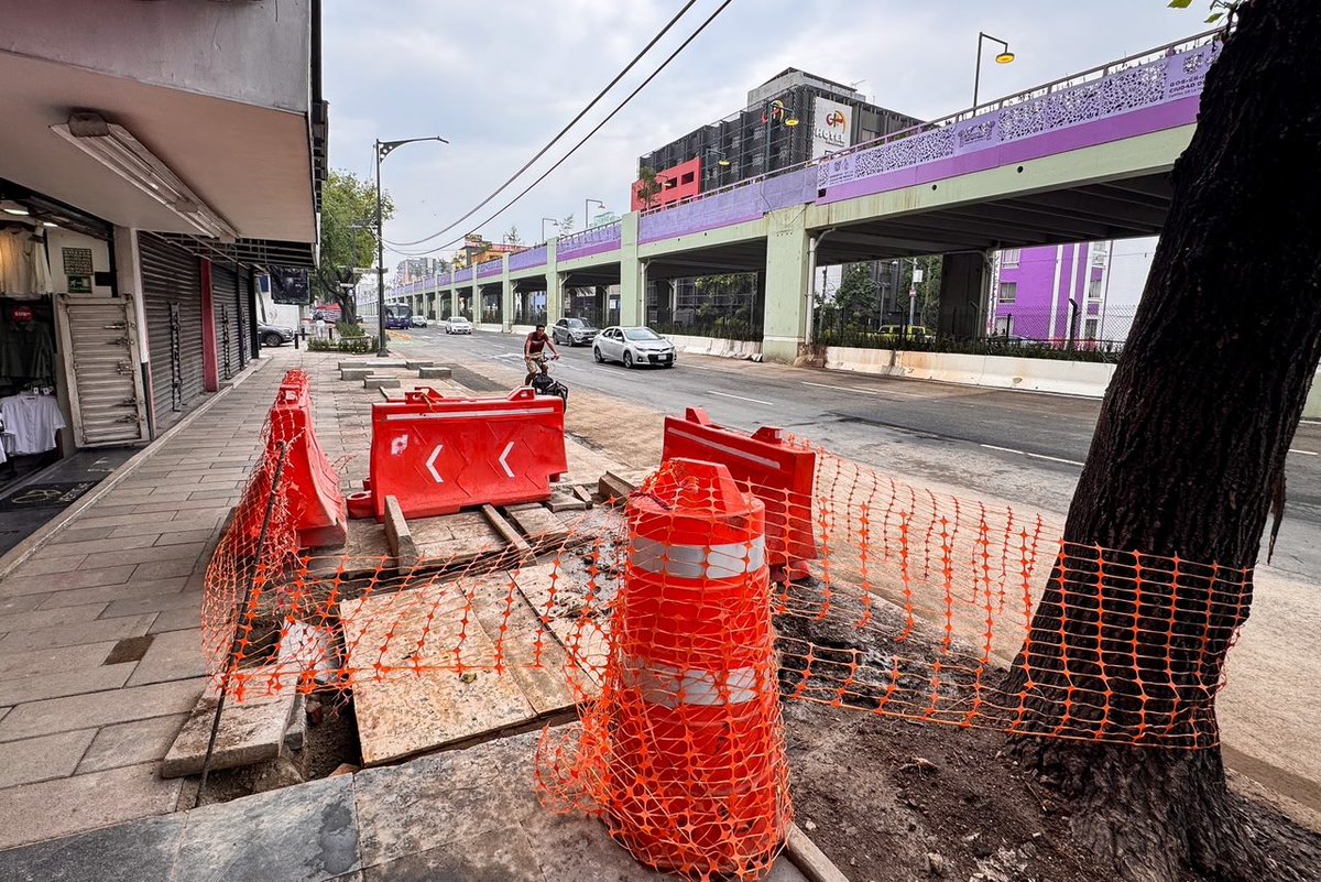 El_Universal_Mx's tweet photo. La calzada flotante de Tlalpan tiene obras inconclusas 

La conexión con el metro Chabacano aún no se encuentra terminada 

#FOTOS: Hugo Salvador | EL UNIVERSAL https://t.co/DBzwZo3FQB