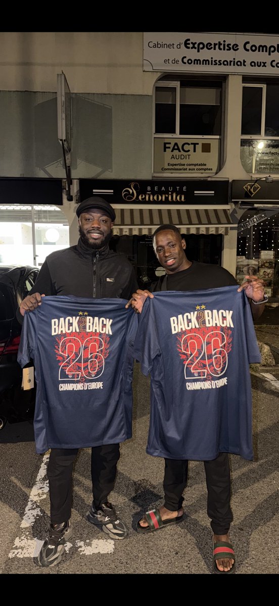 MamsPunch's tweet photo. Encore merci à ce GRAND monsieur @GolozerRitchie pour ce magnifique cadeau ❤️ https://t.co/RvJRwecXcH