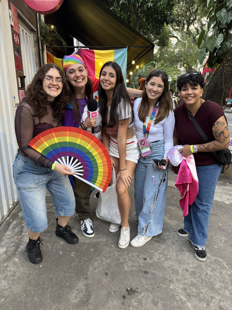 fesicuro's tweet photo. Melhor parada LGBT que já fui PQP https://t.co/absfzJYL8v