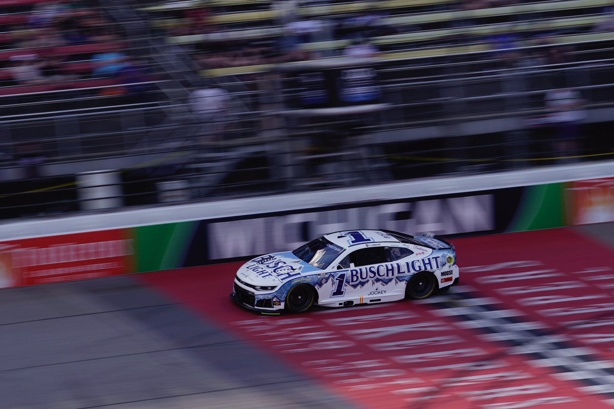 Rosschastainfan's tweet photo. Lap 200, Ross Chastain will finish 16th. Too damn tight bleeding another 10 spots over the long run. Right front was about to explode. Showed a lot of weakness in handling today overall mechanical grip once again nowhere near where it needs be still. Onto Pocono. https://t.co/Ri3srHW03R