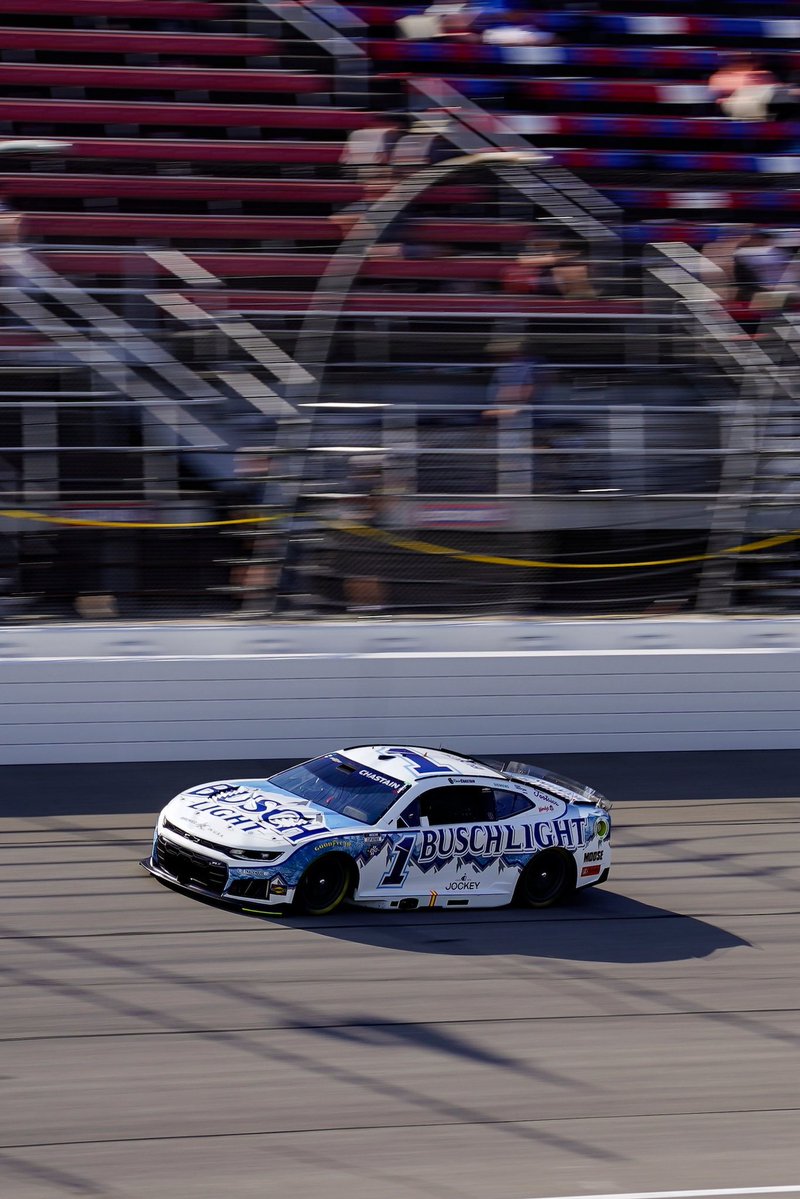 Rosschastainfan's tweet photo. Lap 200, Ross Chastain will finish 16th. Too damn tight bleeding another 10 spots over the long run. Right front was about to explode. Showed a lot of weakness in handling today overall mechanical grip once again nowhere near where it needs be still. Onto Pocono. https://t.co/Ri3srHW03R