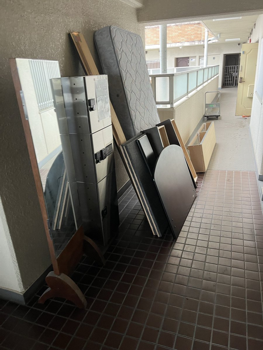 kaitoriya_upper's tweet photo. 昨日は名古屋市内で
引越しの不用品回収🚚
10階からの搬出💦
エレベーターが小さく苦戦しましたが無事完了😊
雨でしたが屋内作業で助かりました☔
#不用品回収 #引越し #名古屋市 https://t.co/DXDQP1AVDs