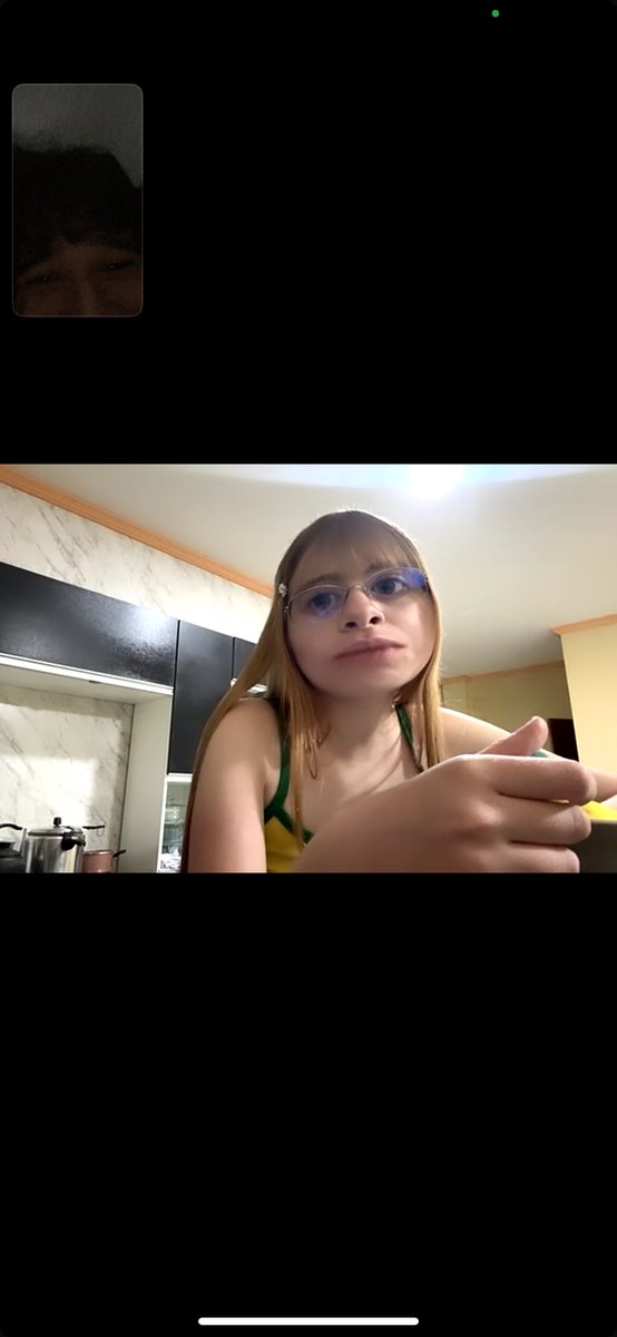 Cairuuu's tweet photo. eu amo tanto o autismo dela https://t.co/qQtRcxCOVH