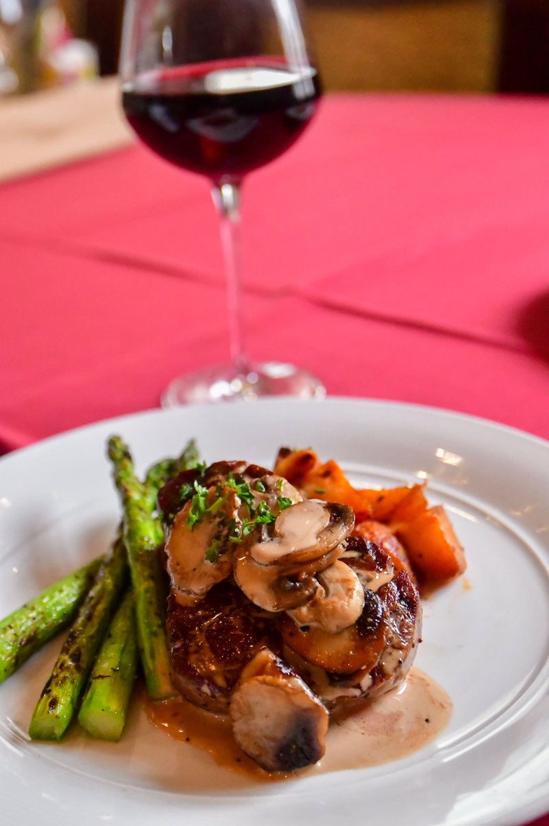 GrottoItalian's tweet photo. Red wine ordered. Filet secured. Sunday plans officially looking up. 🍷🥩

Treat yourself to a dinner that feels a little extra at Grotto this week. https://t.co/Qo09tmUNtr https://t.co/xF0Qz8WbN9