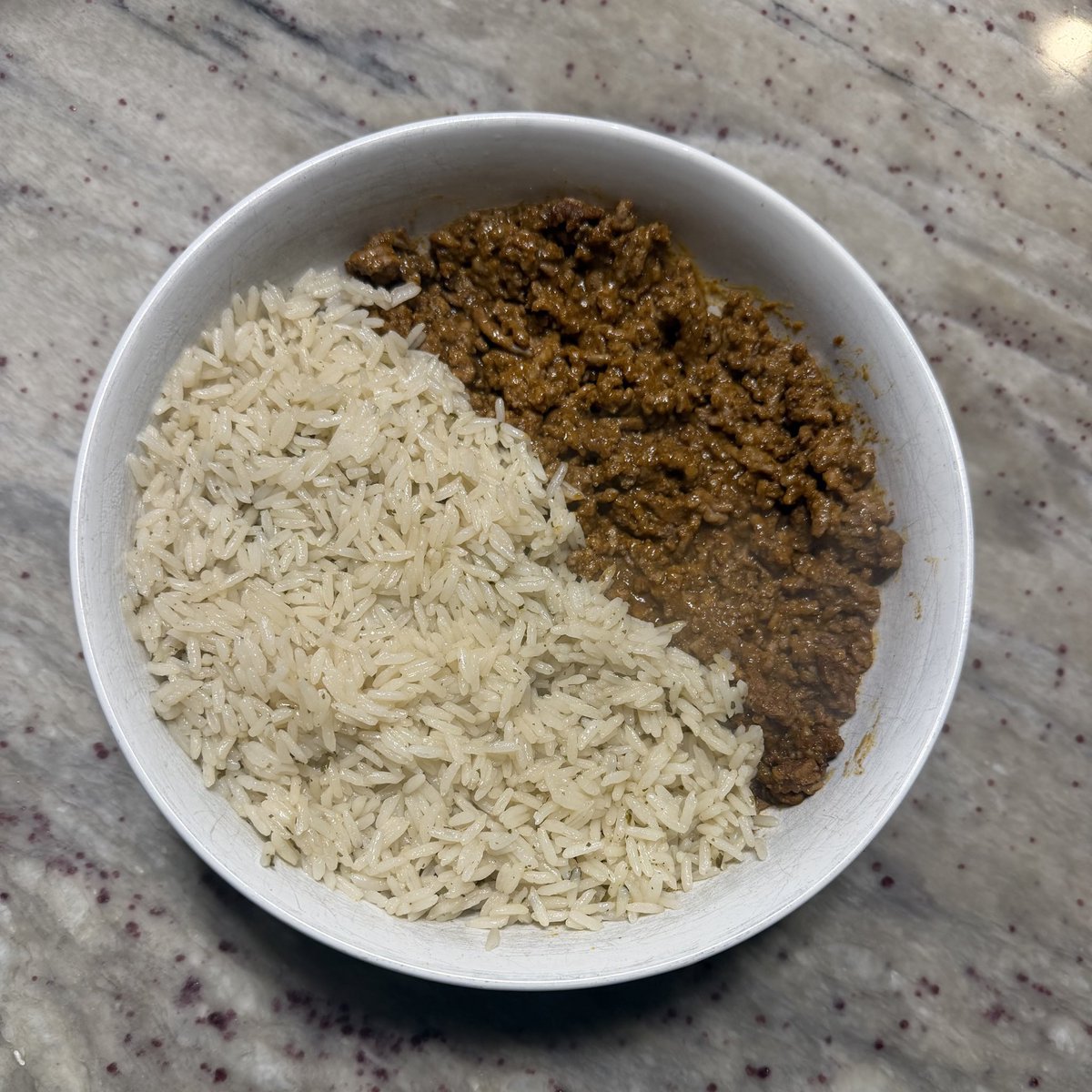 DeanTTraining's tweet photo. Carb sources you should FEAR:

- Chips
- Candy
- Cake 
- Cookies
- Pastries
- Soda 

Carb sources you should consume a BUNCH of:

- Potatoes
- Rice
- Fruit
- Veggies
- Oats

Other Carb sources that can work:

- Bread
- Pasta
- Quinoa
- Beans
- Lentils
- Yogurt
- Milk
- Honey
- Sports Drinks
- Carb Powders

Remember, folks….

Carbs = GREAT training performance

GREAT training performance = GAINS