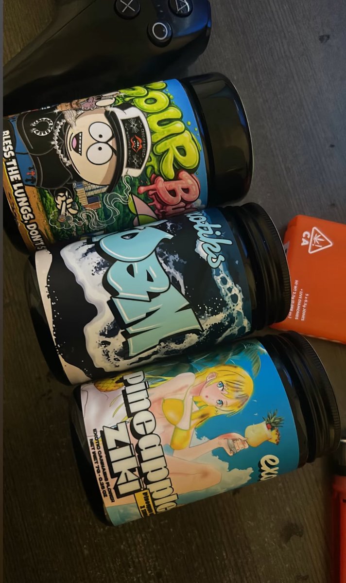 HTX_packz's tweet photo. New pick ups happy Sunday everyone #weed https://t.co/auUR5jlQN6