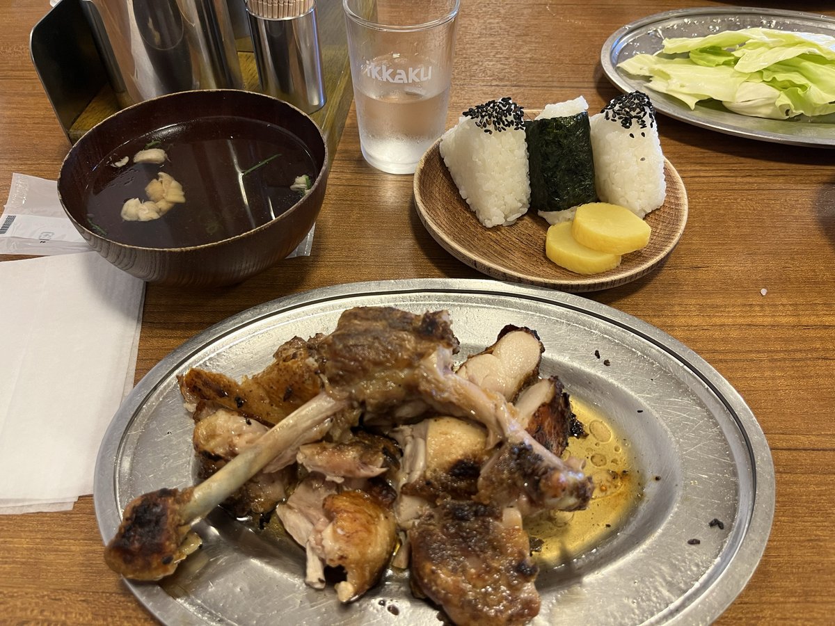 dynam_00260's tweet photo. 先月は大阪出張でしたが、今回は香川です😎
いつも食事の風景が多く、飯テロみたいですが🙏

初日のランチは四国初上陸の ＃山岡家 さんへ✌️
とりあえず、味噌と醤油の食べ比べ🤣
2日目のランチは #一鶴 さんで『ひなとりとむすび』です🙄

では、この後9時開店😊
ご来店お待ちしてます😌

#ダイナム https://t.co/g1CqIKzuf2