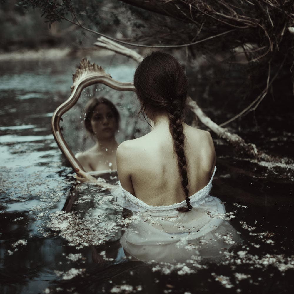 AlmiraUva's tweet photo. "Tutti mentono a tutti.
Io mento al mio dolore."

Friedrich Nietzsche 

#MaschereDellIpocrisia a
#SalaLettura
#art #photo Alessio Albi https://t.co/KyeRJwDk73