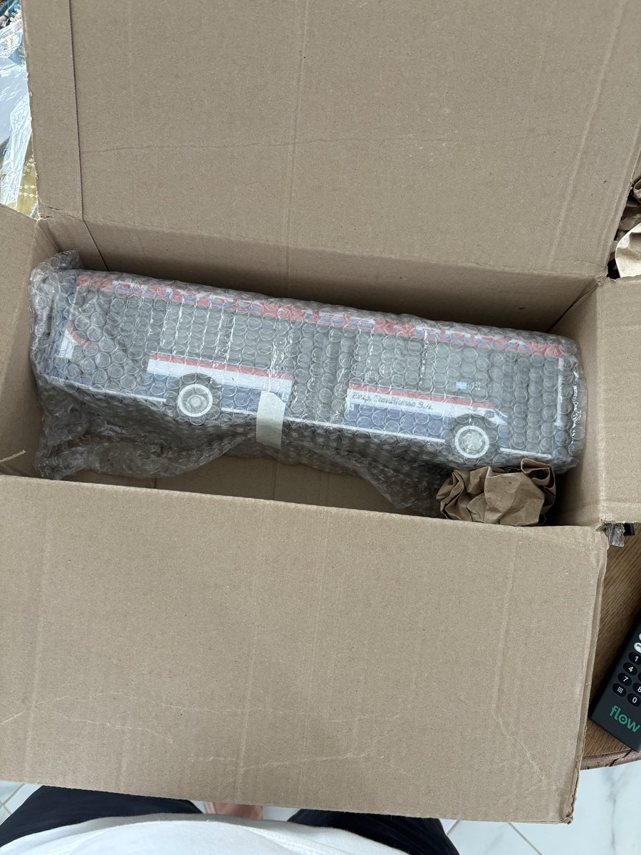 rmelocoach's tweet photo. 🎁 Colectivo de la Línea 152 en escala 1:32 Regalo para la familia | Empresa Tandilense Ugarte Europeo | Mercedes Benz | Interno 54 https://t.co/Rf1cnCozxy