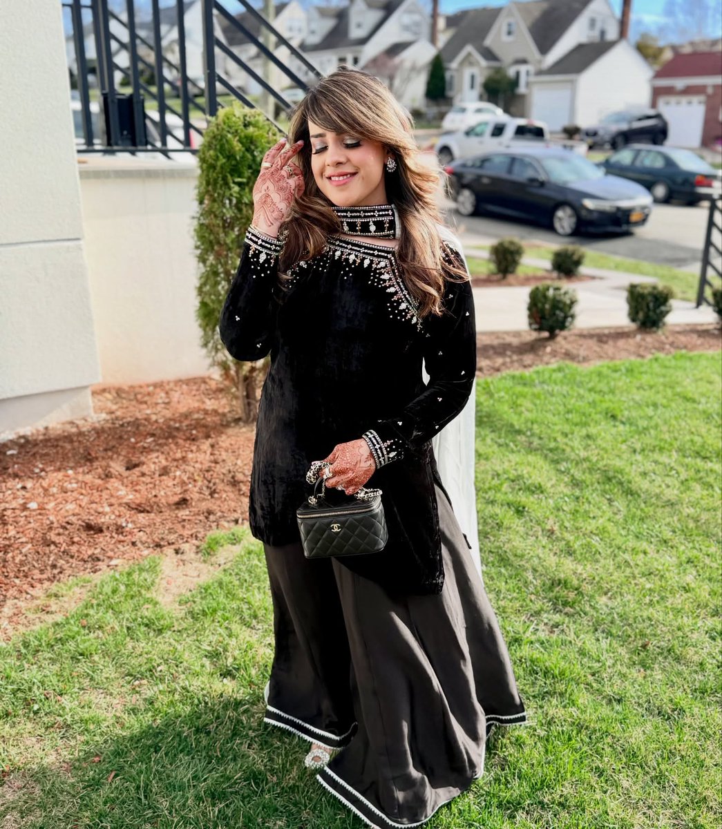 ayesharajput666's tweet photo. Black never goes out of style 🖤

#Happysunday https://t.co/AFZeQ3ZM7C
