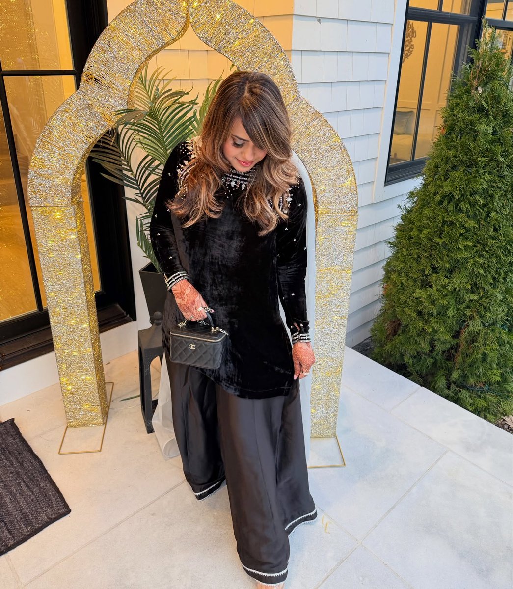 ayesharajput666's tweet photo. Black never goes out of style 🖤

#Happysunday https://t.co/AFZeQ3ZM7C