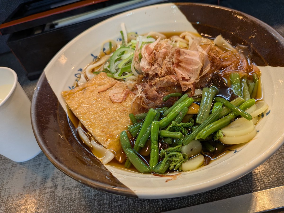 Arice_master's tweet photo. おはようございます☀
関西、東海のプロアマ終了🀄️
2日間関わってくださった皆様ありがとうございました！
普段関わることの少ない人達と交流出来てとても良かったです☺️
地方の選手達が頑張ってるのを見ると自分ももっと頑張らなくてはと思わされますね👀

朝食にきしめんチョイスしてフィニッシュ！ https://t.co/VTGBRQQMLW