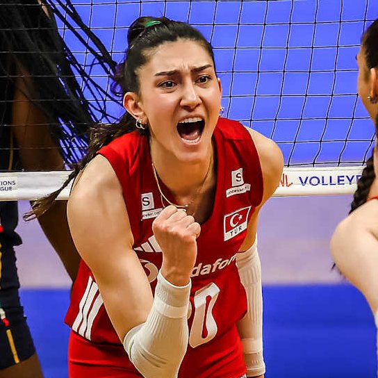 Temmzvolley's tweet photo. Filenin Sultanları'nda ilk hafta skor dağılımı

60 - 🇹🇷Yaprak Erkek
52 - 🇹🇷Defne Basyolcu
32 - 🇹🇷Deniz Uyanık
31 - 🇹🇷Karmen Aksoy
26 - 🇹🇷İlkin Aydın
22 - 🇹🇷Saliha Sahin
14 - 🇹🇷Dilay Özdemir
12 - 🇹🇷Aylin Uysalcan
10 - 🇹🇷Berka Buse Ozden
1 - 🇹🇷Ezel Balık
1 - 🇹🇷Buse Ünal
1 - 🇹🇷Beren Yeşilırmak

#VNL2026 XC