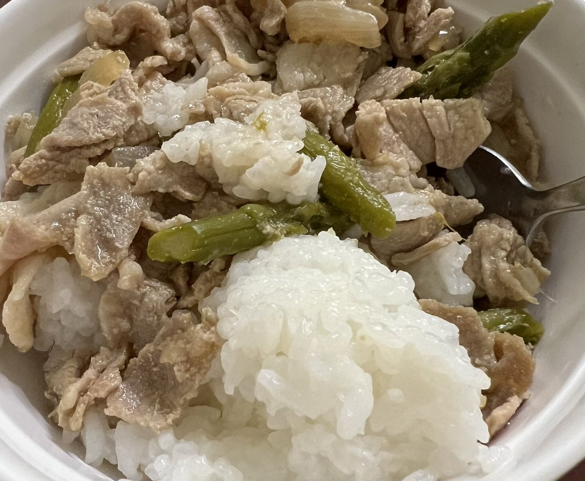 R54123588's tweet photo. おはようございます😃

6月8日月曜日の朝です。

牛丼風😊アレンジ

美味しかった🤣

今日も元気に笑顔で一日頑張りましょう！ https://t.co/qUosVXXFkO
