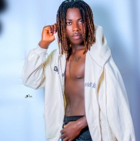 RikTaniq's tweet photo. Hu z ready fi di party https://t.co/2AIvGfauGV