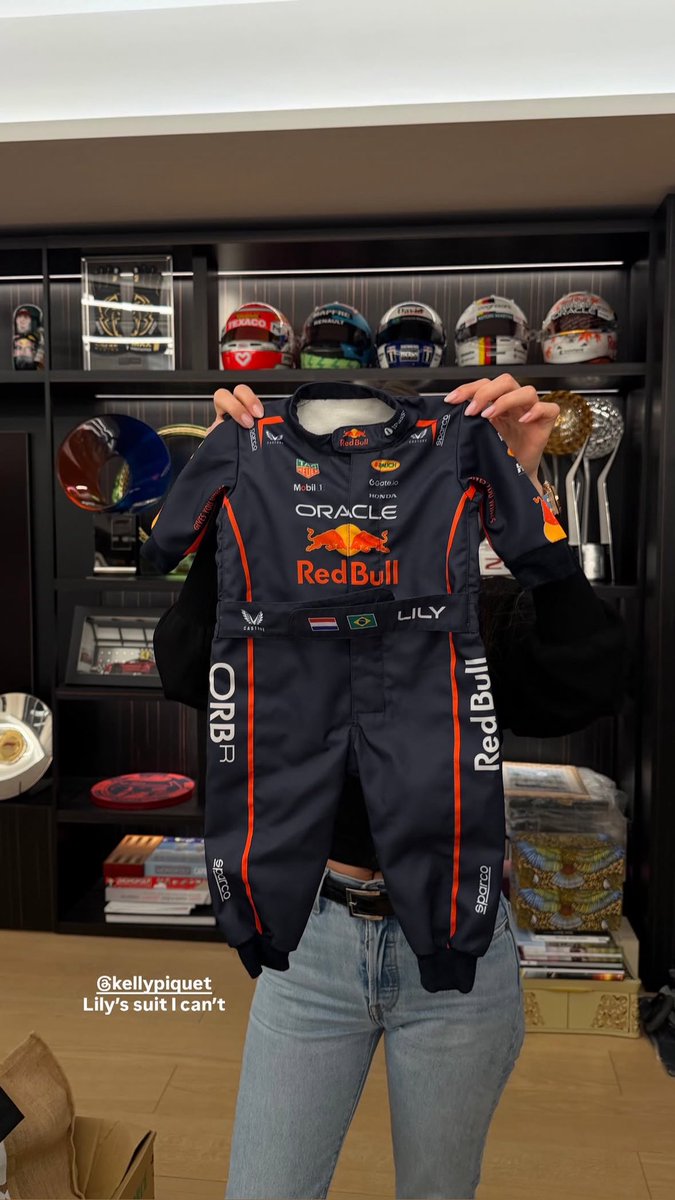 kellyplover's tweet photo. Lily’s race suit 🤏🤏🤏 https://t.co/t5uZ4iOWX6