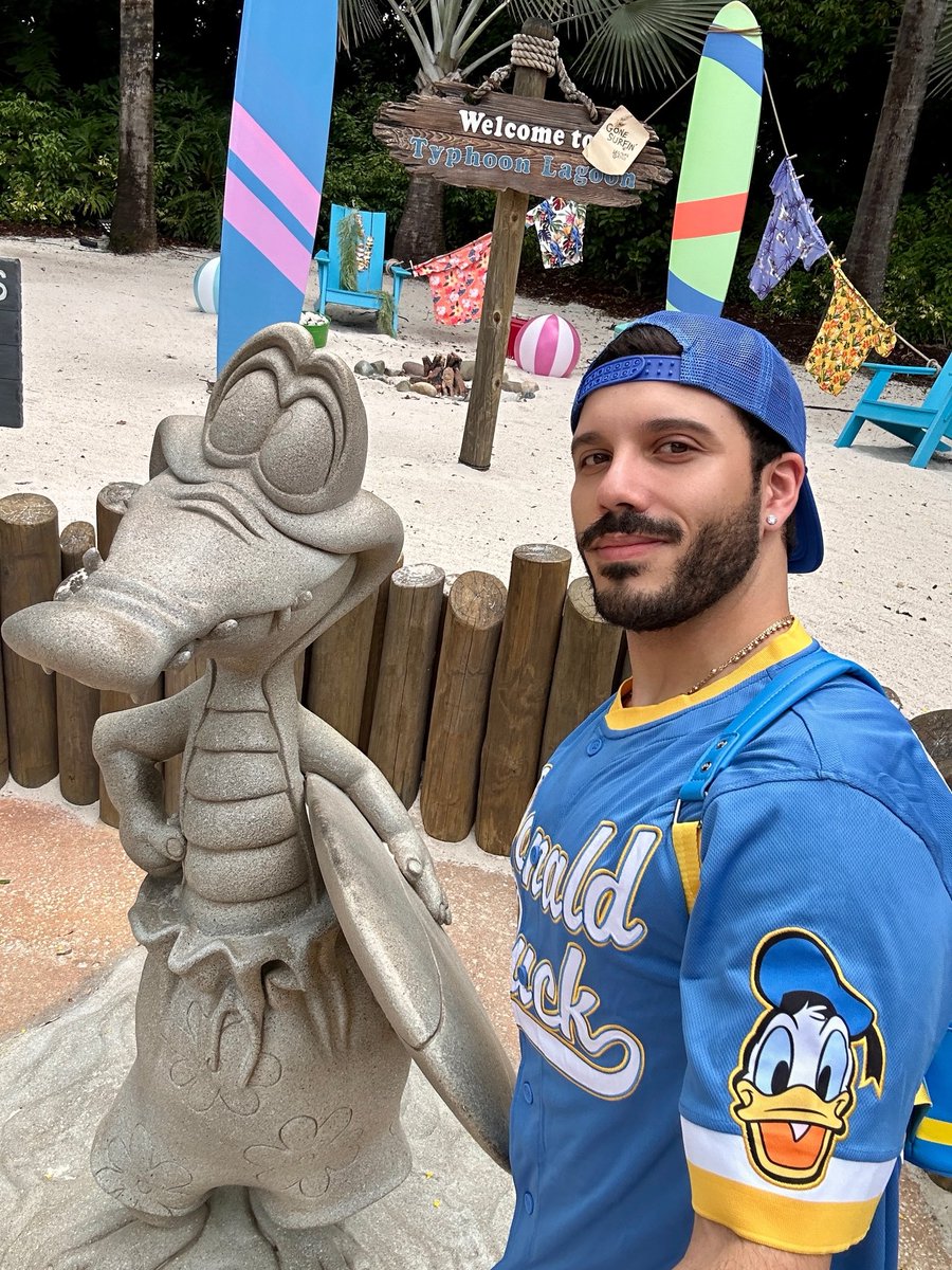 mekovalentino's tweet photo. Back at Walt Disney World and officially kicking off the Disney magic adventure in the BEST way possible at Typhoon Lagoon! @DisneyParks @WaltDisneyWorld @DisneyStyle 🌊☀️🐚💦
#typhoonlagoon #disneyworld #disneyparks #disneybound #donaldduck https://t.co/wh1HPV3Rg1