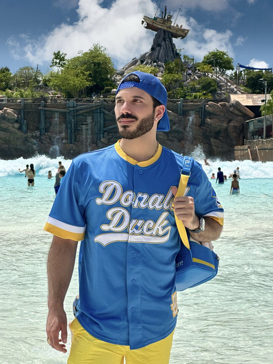mekovalentino's tweet photo. Back at Walt Disney World and officially kicking off the Disney magic adventure in the BEST way possible at Typhoon Lagoon! @DisneyParks @WaltDisneyWorld @DisneyStyle 🌊☀️🐚💦
#typhoonlagoon #disneyworld #disneyparks #disneybound #donaldduck https://t.co/wh1HPV3Rg1