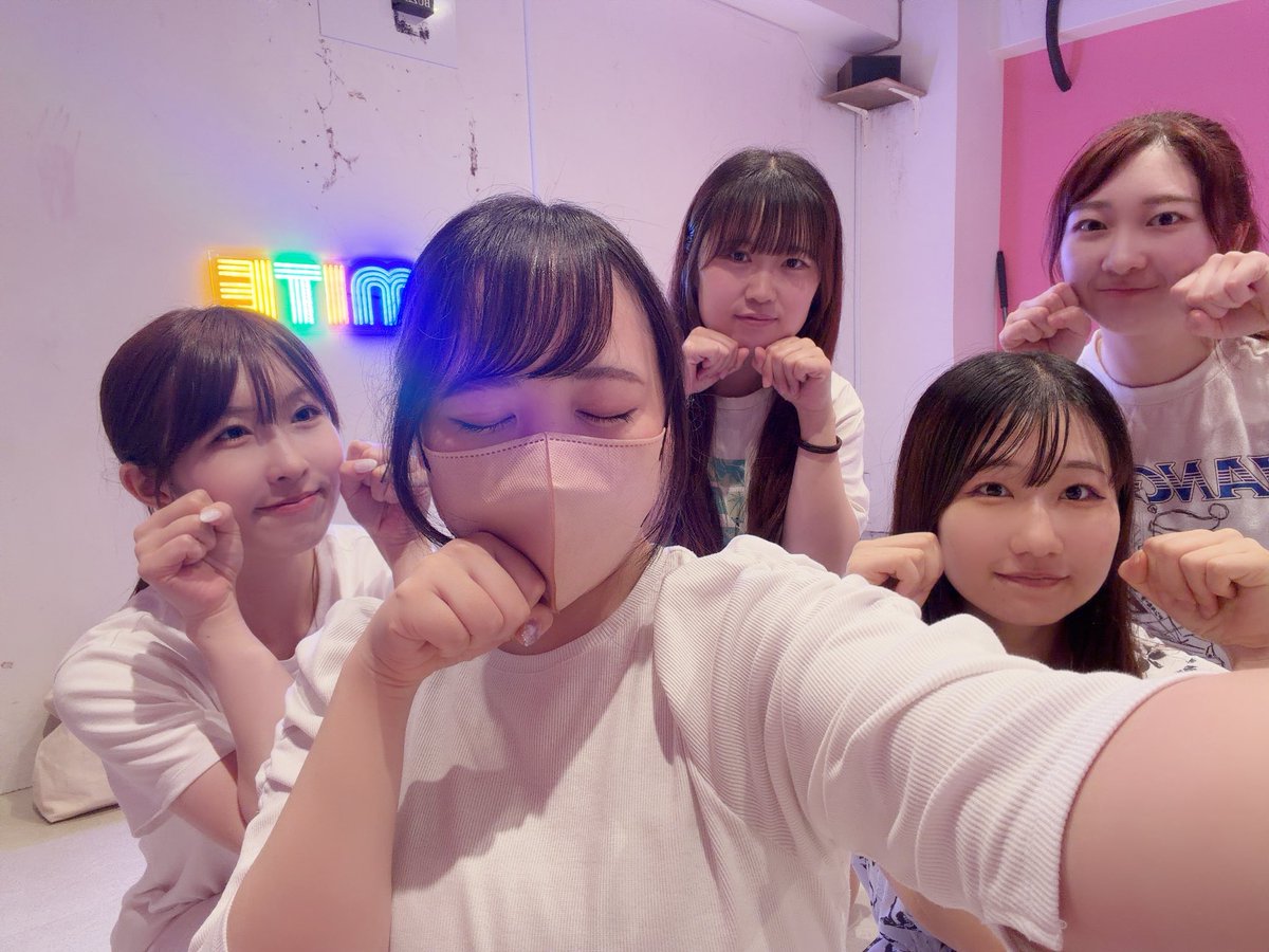 Oneoneone___111's tweet photo. わんでぃーちゅーんも練習スタートしております！🍬

また、出演予定だったmiuちゃんが諸事情によりお休みとなりました🙇‍♂️ 

なったんパートに蒼生ちゃんが出演いたします🧡

チケットのご予約お待ちしております🍬

https://t.co/BQs5kPLlQH

#わんでぃーちゅーん #アニウン https://t.co/XwPZZ7hwC9