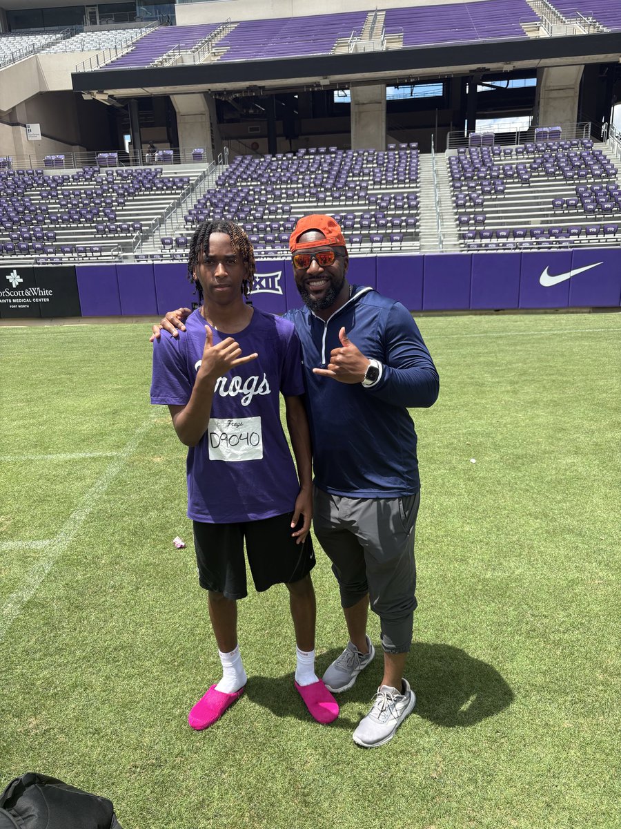 KeAndreHastings's tweet photo. Had an amazing time at @TCUFootball camp yesterday! Learned new things and had great talks with @CoachSampson3 and @maknight3. Thank you for the opportunity and coaching.

@806hsscmedia @CoachWhiteDB1 @JGonzalesJr10 @UTEPFB @yalefootball @utepfbrecruit @YUFBRecruiting https://t.co/E4TqXyH2KD