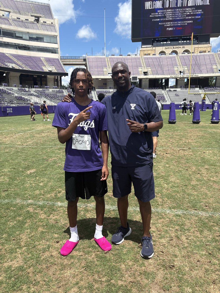 KeAndreHastings's tweet photo. Had an amazing time at @TCUFootball camp yesterday! Learned new things and had great talks with @CoachSampson3 and @maknight3. Thank you for the opportunity and coaching.

@806hsscmedia @CoachWhiteDB1 @JGonzalesJr10 @UTEPFB @yalefootball @utepfbrecruit @YUFBRecruiting https://t.co/E4TqXyH2KD
