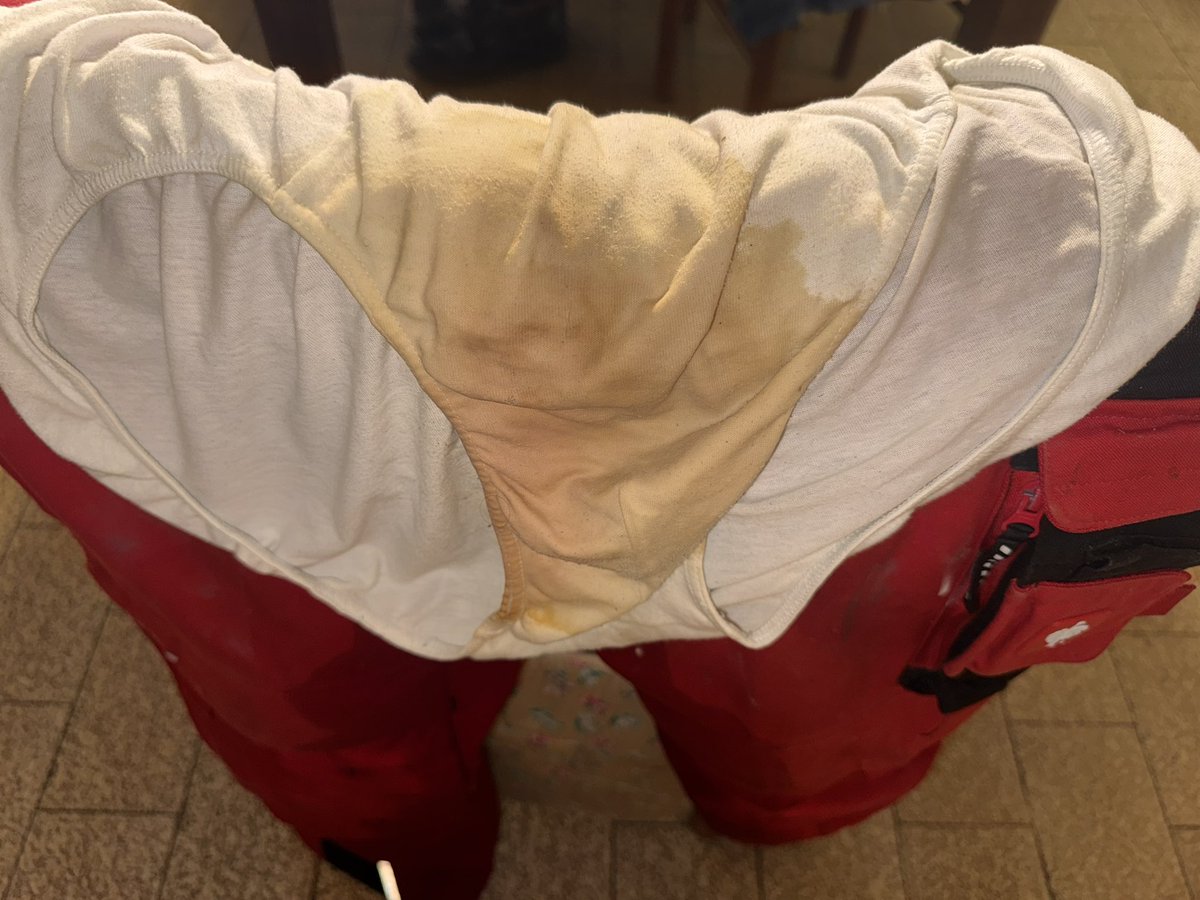 proudofmystink's tweet photo. This hasn’t been exactly a relaxing weekend! Today I’ve been working hard in the garden and in the loft, and then to relax, I took a huge warm piss in my Engelbert Strauss work pants! 🐷🐷💦
#workclothes
#pissedengelbertstrauss
#soakedunderwear https://t.co/ETH1WNZu5V