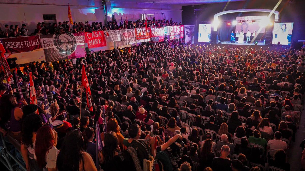 JKatcoff's tweet photo. Impresionante e histórico acto con @myriambregman en Neuquén! 

Tenemos que organizarnos para ser miles quienes enfrentamos a la derecha y a la resignación. Tenemos que construir nuestra propia herramienta política! Nos vemos en los comités! https://t.co/3JbpQaifLT