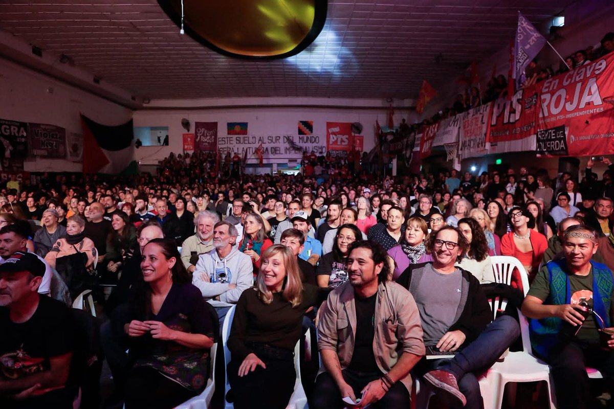 JKatcoff's tweet photo. Impresionante e histórico acto con @myriambregman en Neuquén! 

Tenemos que organizarnos para ser miles quienes enfrentamos a la derecha y a la resignación. Tenemos que construir nuestra propia herramienta política! Nos vemos en los comités! https://t.co/3JbpQaifLT