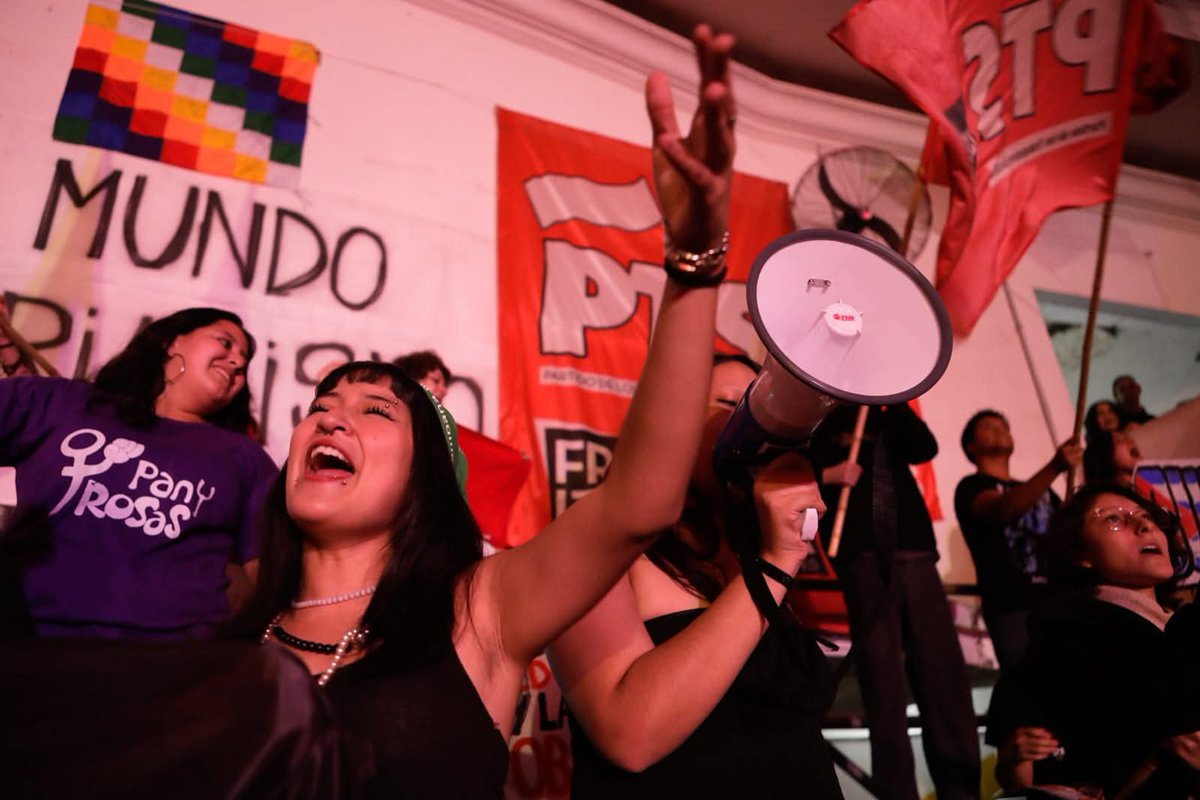 JKatcoff's tweet photo. Impresionante e histórico acto con @myriambregman en Neuquén! 

Tenemos que organizarnos para ser miles quienes enfrentamos a la derecha y a la resignación. Tenemos que construir nuestra propia herramienta política! Nos vemos en los comités! https://t.co/3JbpQaifLT