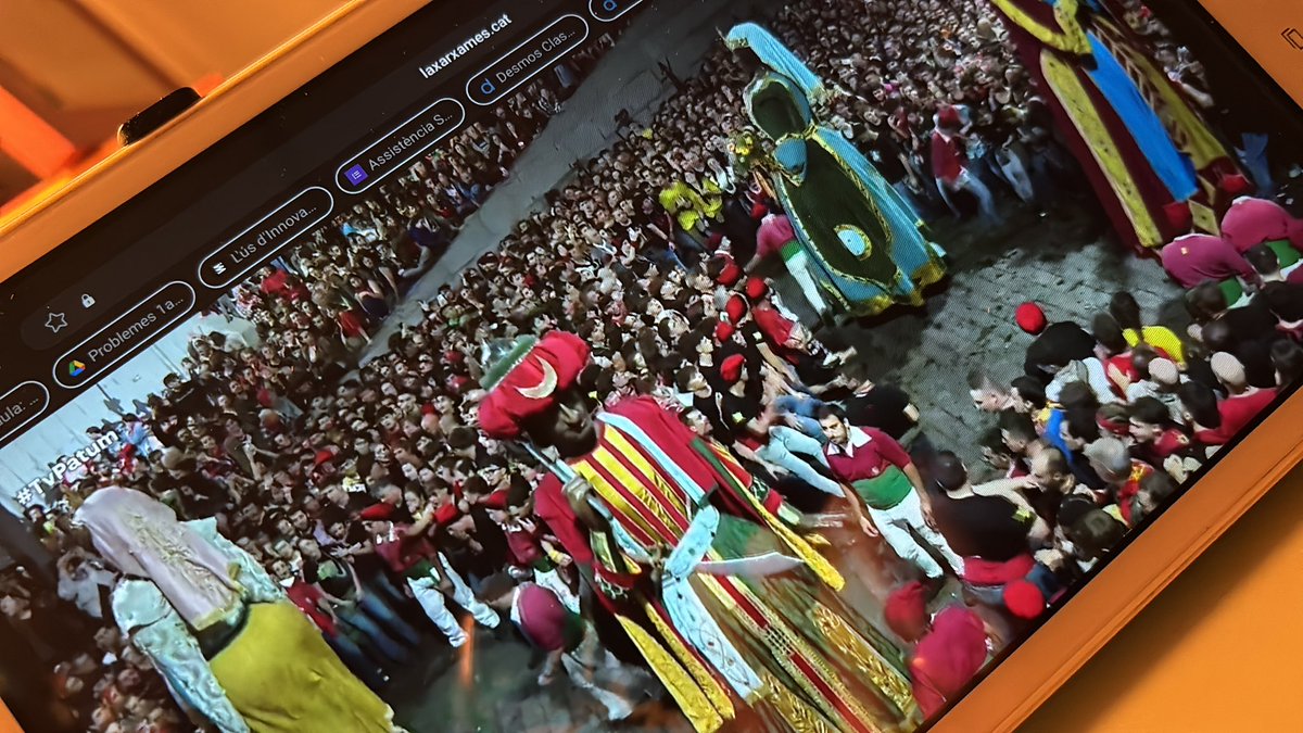 qgonfaus's tweet photo. Ja des de casa, seguint el ball de gegants des de #tvPatum i repassant les mil fotos que han quedat dins el mòbil! Demà toca anar a treballar!
@tvbergueda @laxarxa #patum #lapatum https://t.co/EAQdYxatlt