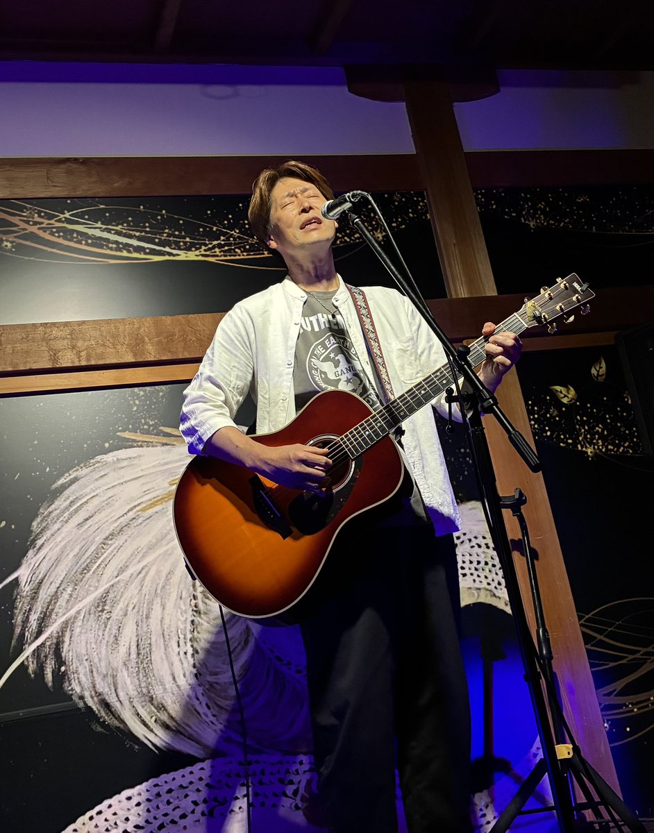 1998J200's tweet photo. 6/6(土)   堺MA-A-NA無事終わり、
共演のやましんさんは福井県からの遠征の方で、ルーパーやエフェクターを使いこなしながらの演奏でした。
いつもより長めの時間をもらってゆったりとやらせてもらいました。
来てくれたみなさん、やましんさん、MA-A-NAスタッフのみなさんお世話になりました。 https://t.co/pPpJ4wAWoa