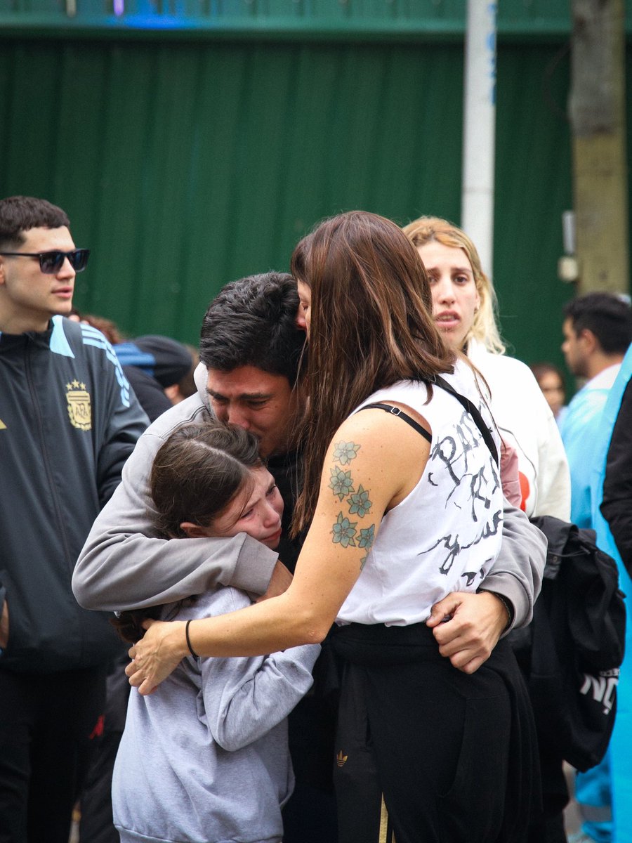 nicorubinetti's tweet photo. “Nadie es capaz de matarte en mi alma” - Último adiós al Indio Solari en Avellaneda

7/6/2026 https://t.co/agP6z5loRx