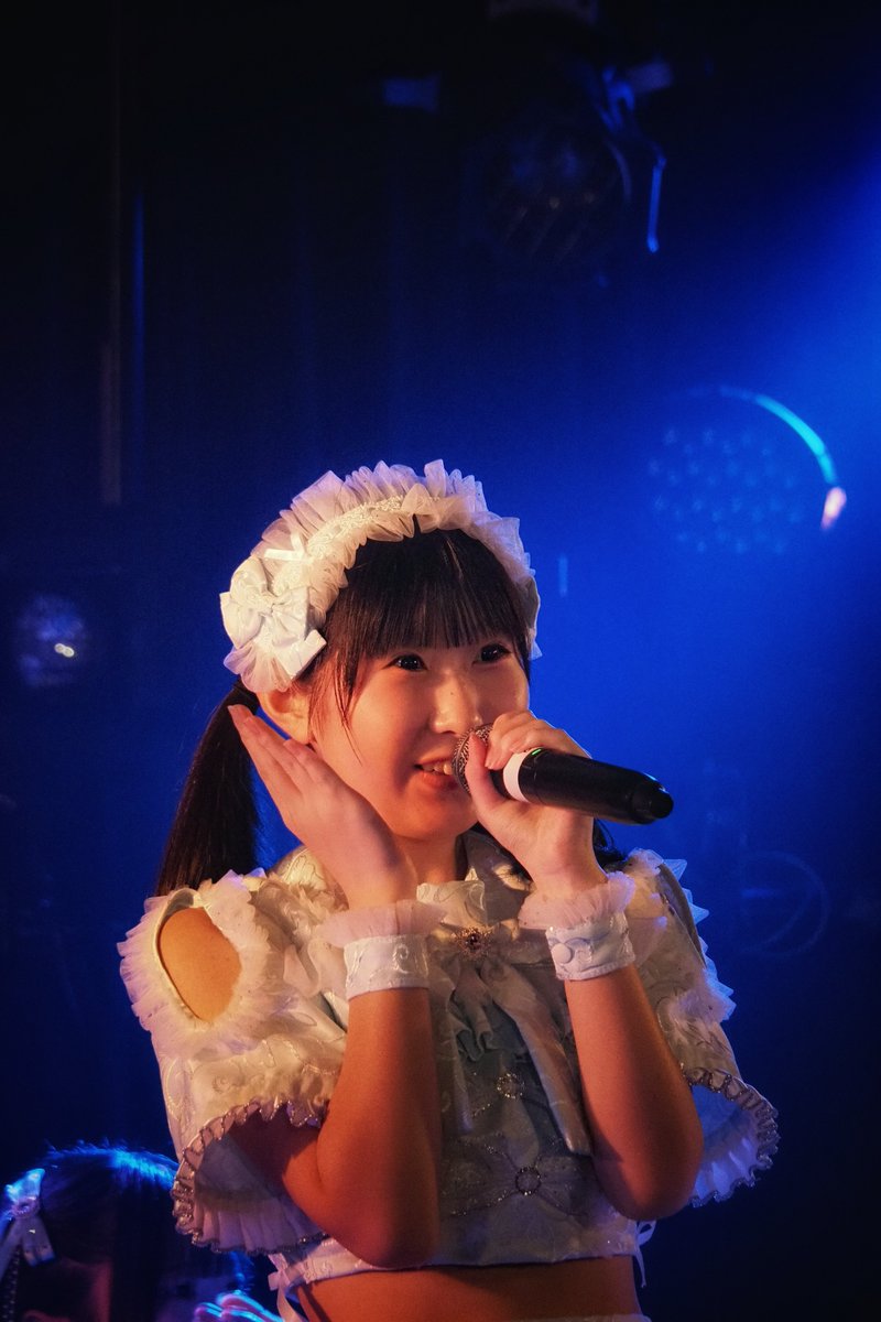 Memimaru46's tweet photo. おはまめ ꒰(๑´•.̫• `๑)꒱

2期生加入してもうちょっとで1年経つので
お披露目ライブの🫘さんを添えて

これは同じ日の2本目だな
コールで自分の名前呼ばれて驚いてる🫘さん https://t.co/7JaTPqnuos