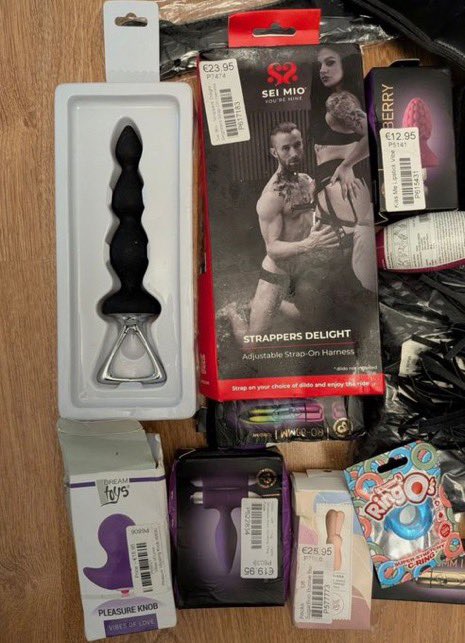 goddessbetty35's tweet photo. New Giveaway! Join the giveaway and win the most cutest sissy necessities. The sissy starter pack is worth more than $300 so make sure you enter fast.
How to enter?
Like this giveaway
Reblog this giveaway
Follow me
Drop your country flag as comment section https://t.co/UaOXzle1gw