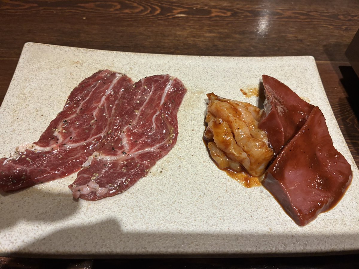 o_cvs0's tweet photo. 珍しくおにくの日だったらしい
そのあとのことは…ワイン飲んでんな、酒屑 https://t.co/Kfr53vwTnz