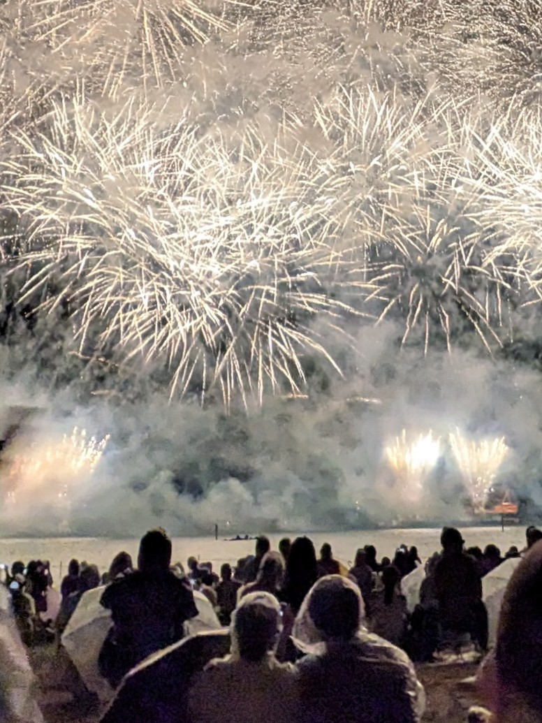 ラストの花火、真ん中を拡大してみたら、一度撮ってみたいと思ってた