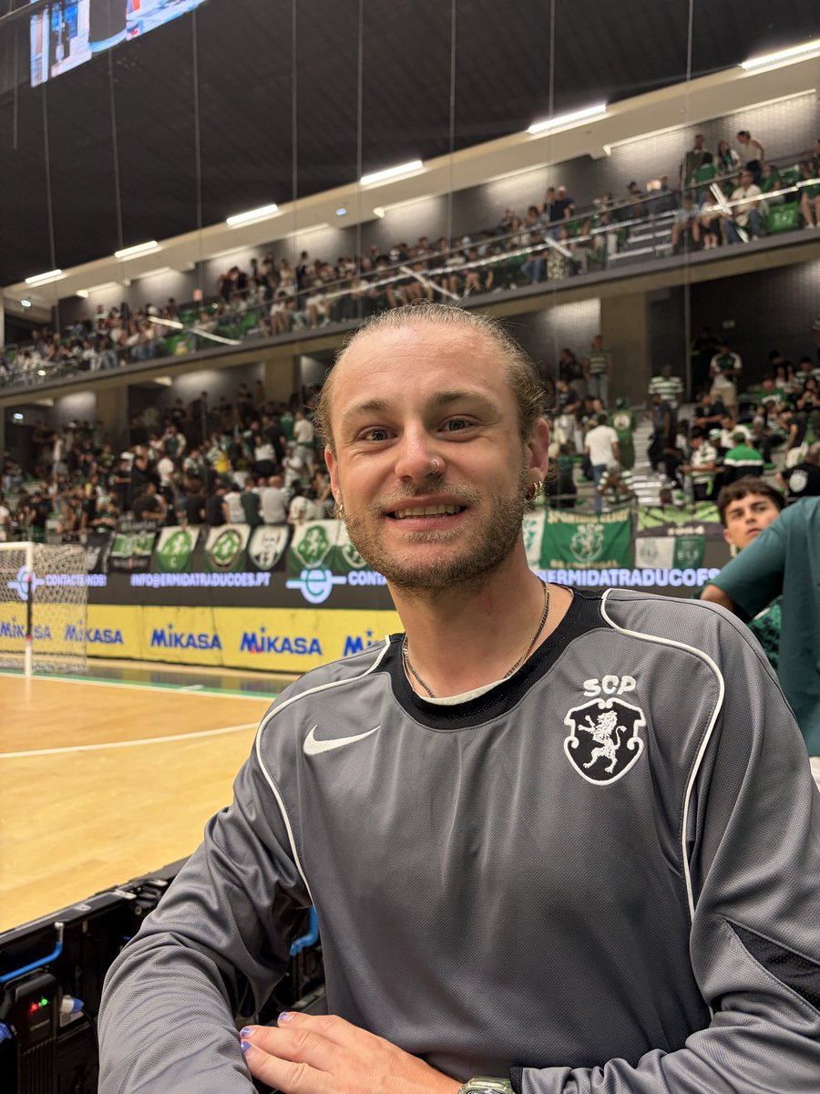 thebigchris69's tweet photo. Pavilhão João Rocha was bumping tonight 🌋 https://t.co/l2QDMSNtP4