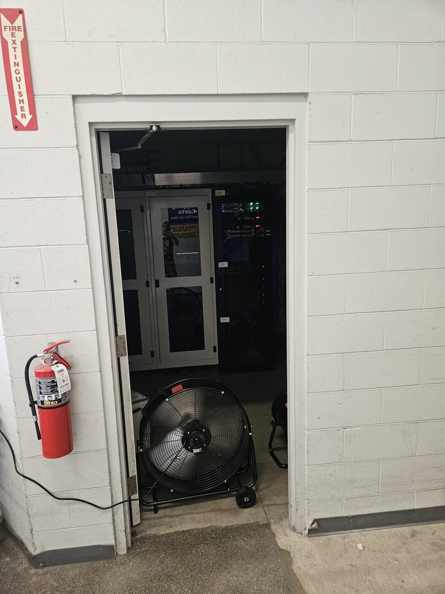 dburdziak's tweet photo. @Lowes your Canton,  MI store doesn't care much about data security. https://t.co/UenILTPE3o