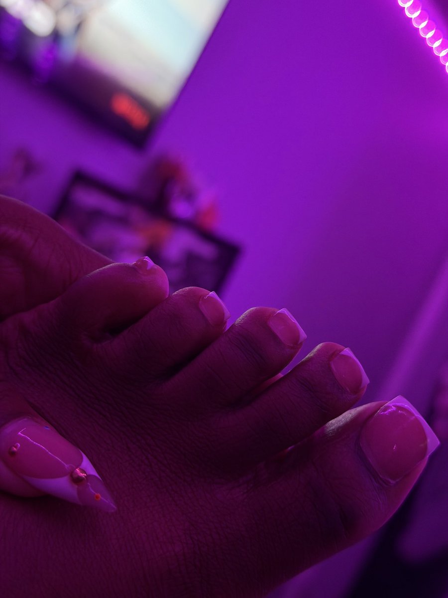 Queenprettytoes's tweet photo. @Chrus3xgl Meee now dm me 😉 https://t.co/8P6hZ3tenP