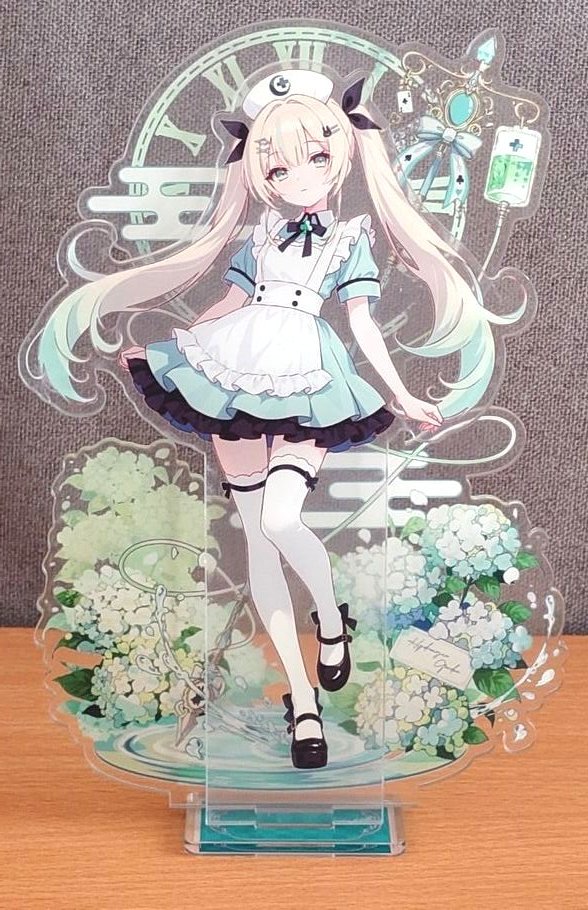 _cherge_'s tweet photo. 大好きな惰眠ネロ先生（@damin_969）の、新作セット。
2人のアクスタが本当に綺麗でした！
キャラ自体はもちろんのこと、背景の花や水面まで繊細に表現されていて、初めて実物をしっかり見たときは感動しちゃいました。
幾ら眺めてても飽きないです。
(1/3)
#COMITIA156 https://t.co/z01fHU4BJ7