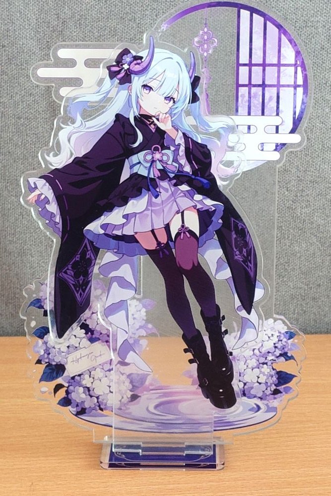 _cherge_'s tweet photo. 大好きな惰眠ネロ先生（@damin_969）の、新作セット。
2人のアクスタが本当に綺麗でした！
キャラ自体はもちろんのこと、背景の花や水面まで繊細に表現されていて、初めて実物をしっかり見たときは感動しちゃいました。
幾ら眺めてても飽きないです。
(1/3)
#COMITIA156 https://t.co/z01fHU4BJ7