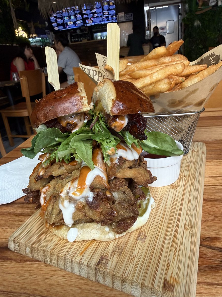 oneGReatvegan's tweet photo. I’ve been vegan for over 15 years and the plant-based food never disappoints https://t.co/GazTtuIWv6