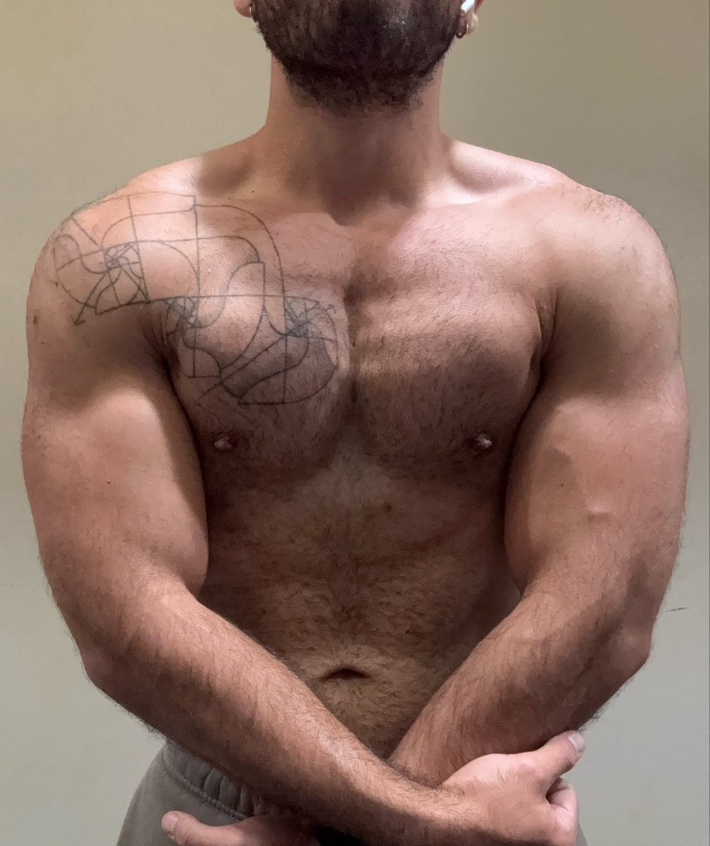 x1sco's tweet photo. some chest striations https://t.co/SmApOWPguX