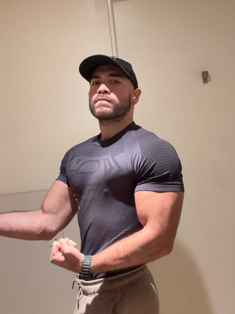 x1sco's tweet photo. some chest striations https://t.co/SmApOWPguX