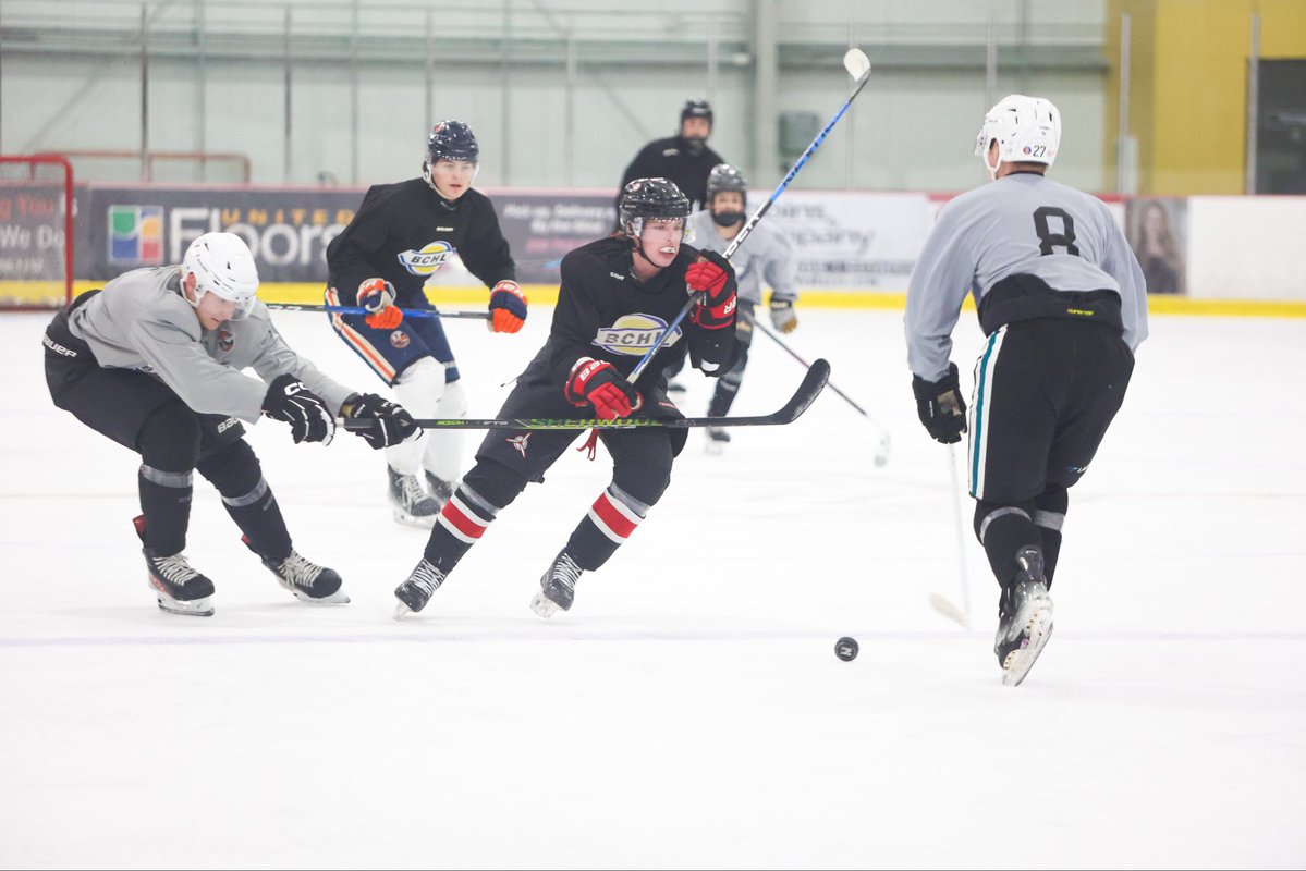 ClippersHockey's tweet photo. Thank you to the 100+ players that joined us this weekend for our 2026 Nanaimo ID Camp!

It was a successful weekend all around.

#BleedOrange https://t.co/A0NJ9uy39O