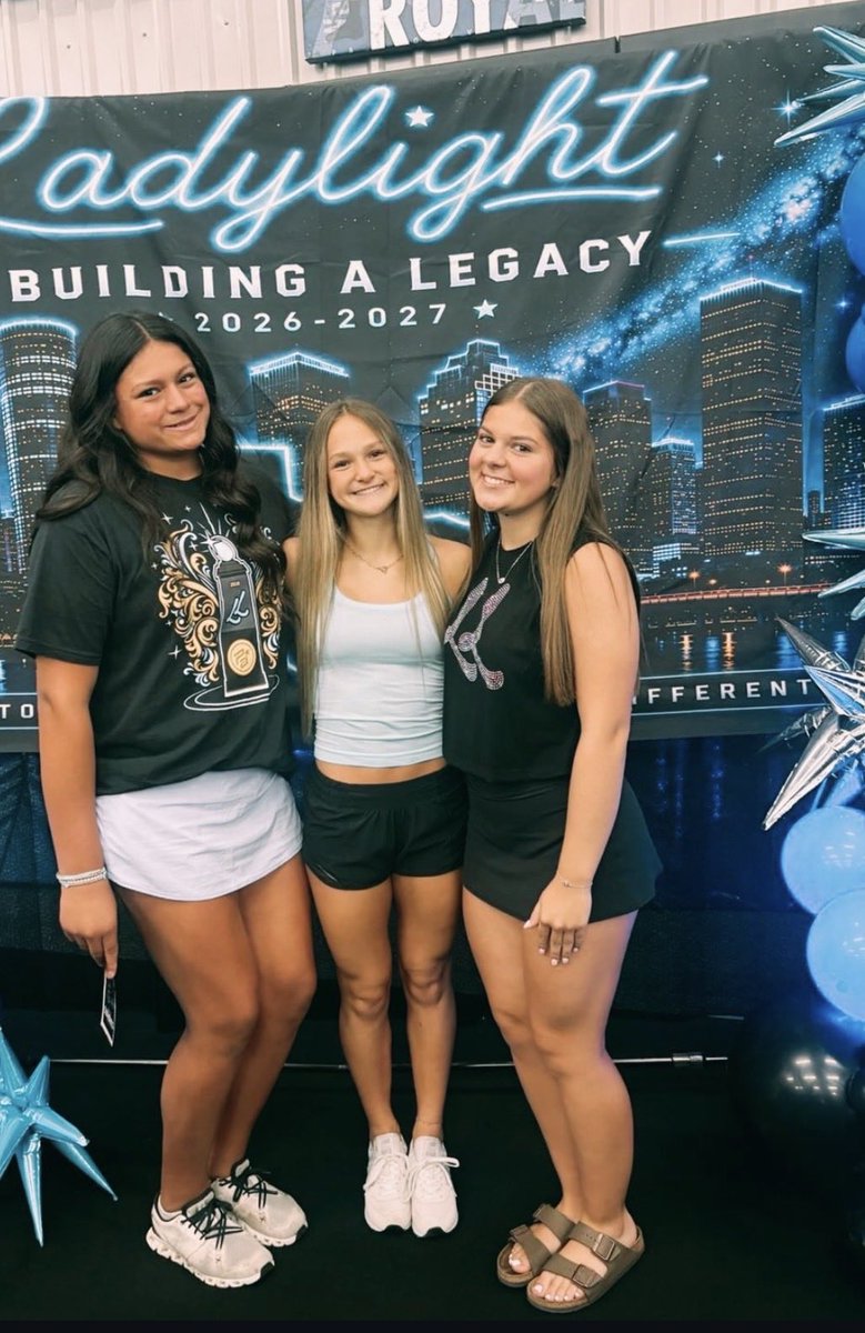 RIPShadowRays's tweet photo. Reese Sharp (right) 💙🖤
Round 2 https://t.co/hWnJmw1Mh5