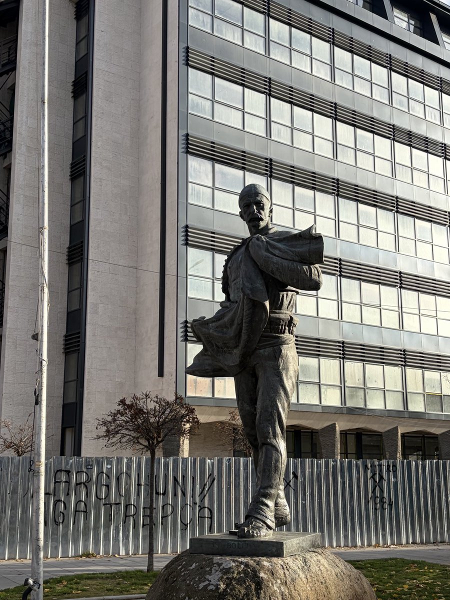 CleitusVT's tweet photo. @TheRumelian this statue alone could fill a book https://t.co/ON3nFGns5s