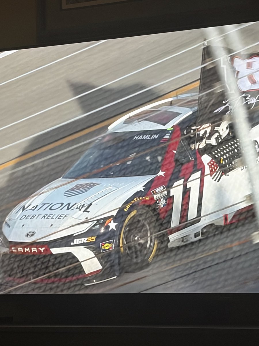 TJ_Graser's tweet photo. #11 holds #18 flag for Rowdy
#NASCAR https://t.co/d0UoMaET7d